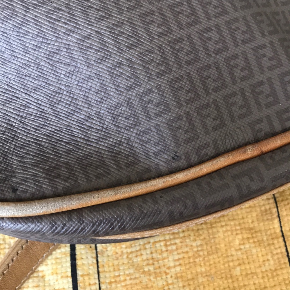 Vintage FENDI crossbody - Picture 6 of 6